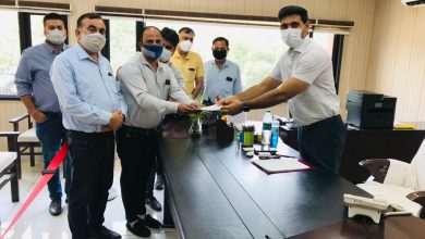 Check of Rs 2 lakh 51 thousand by Ayurvedic Manufacturing Association