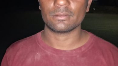 Unidentified miscreants stop the tempo and loot the riders