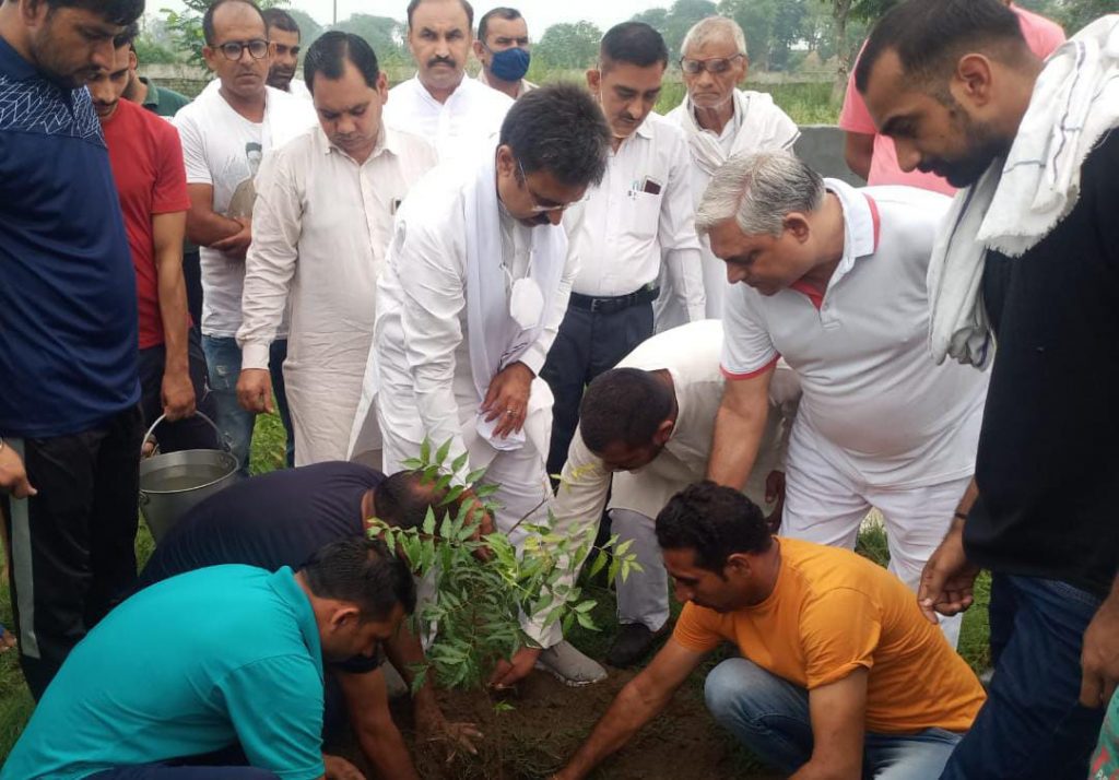 many ways to serve humanity: MLA Harvinder Kalyan