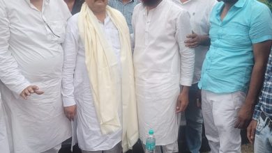 SP district president Rashid Hussain was warmly welcomed by sp worker on reaching Nahtaur
