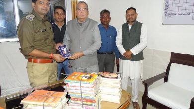 Social worker Kunwar Devraj Panwar donated books to the library of the district jail