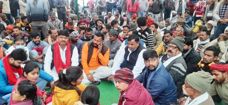 Farmers' protest continues over sugarcane payment arrears