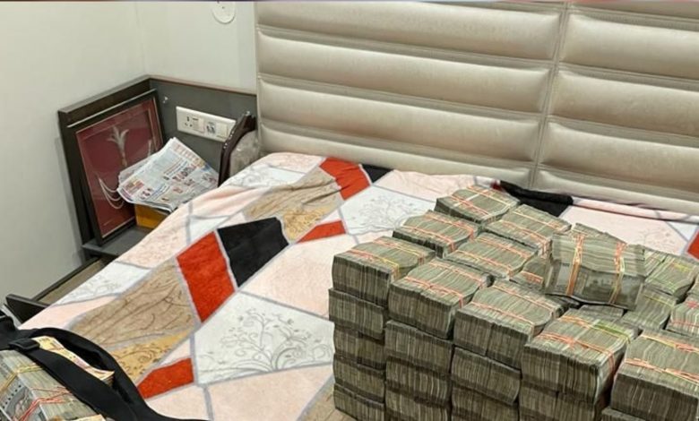 ED seizes 4 crore cash, property papers from the house of CM Channi's relative