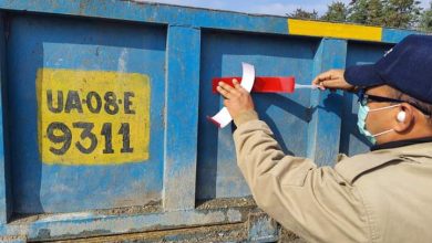 Reflective tapes put on tractor trolleys by Haridwar Traffic Police to prevent accidents