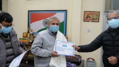 District Magistrate Umesh Mishra honored the principals by wearing a shawl and giving a citation