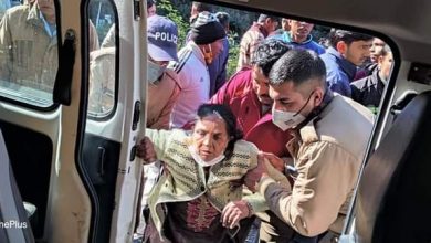 Uttarakhand Police performed the duty of humanity, rescued the injured from the deep ditch