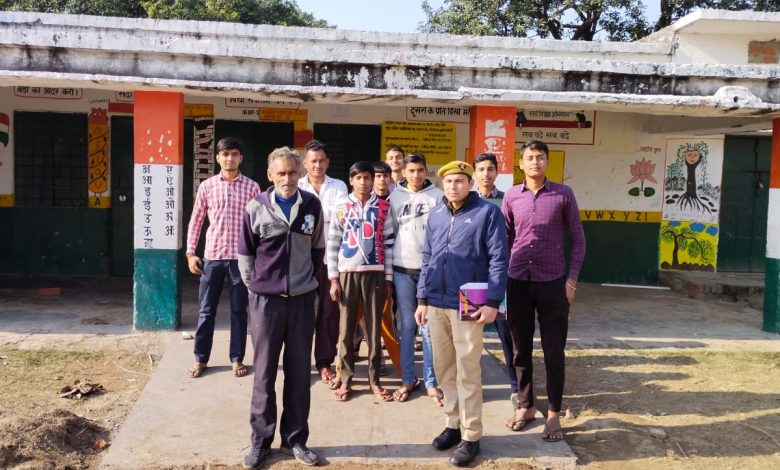 Station President Mandawali Narendra Kumar Gaur inspected the polling station again
