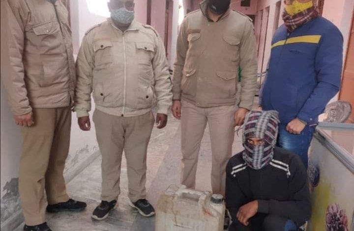 25 liters of raw liquor seized for selling illegally during Kotdwar elections