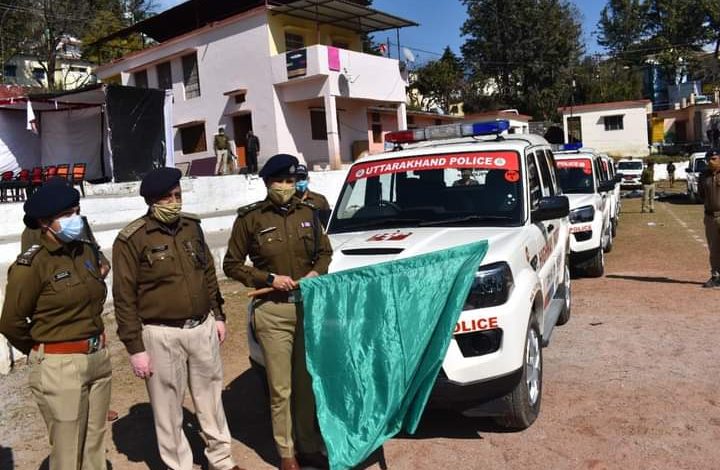 Superintendent of Police Chamoli showed 4 highway patrolling vehicles