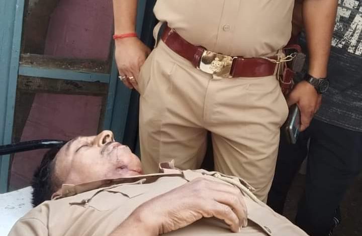 When the speeding motorcycle was stopped, the policeman collided, died on the spot